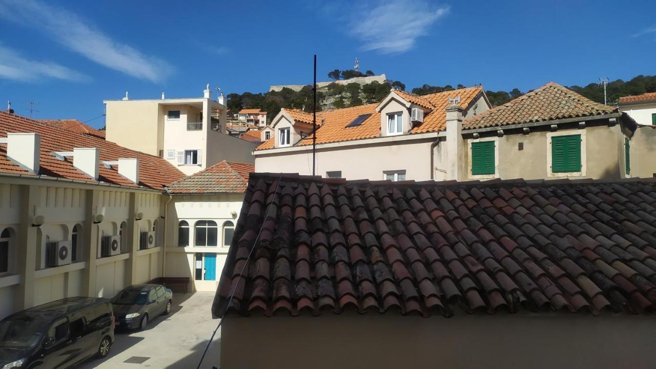 Charming Old Town Apartment 希贝尼克 外观 照片