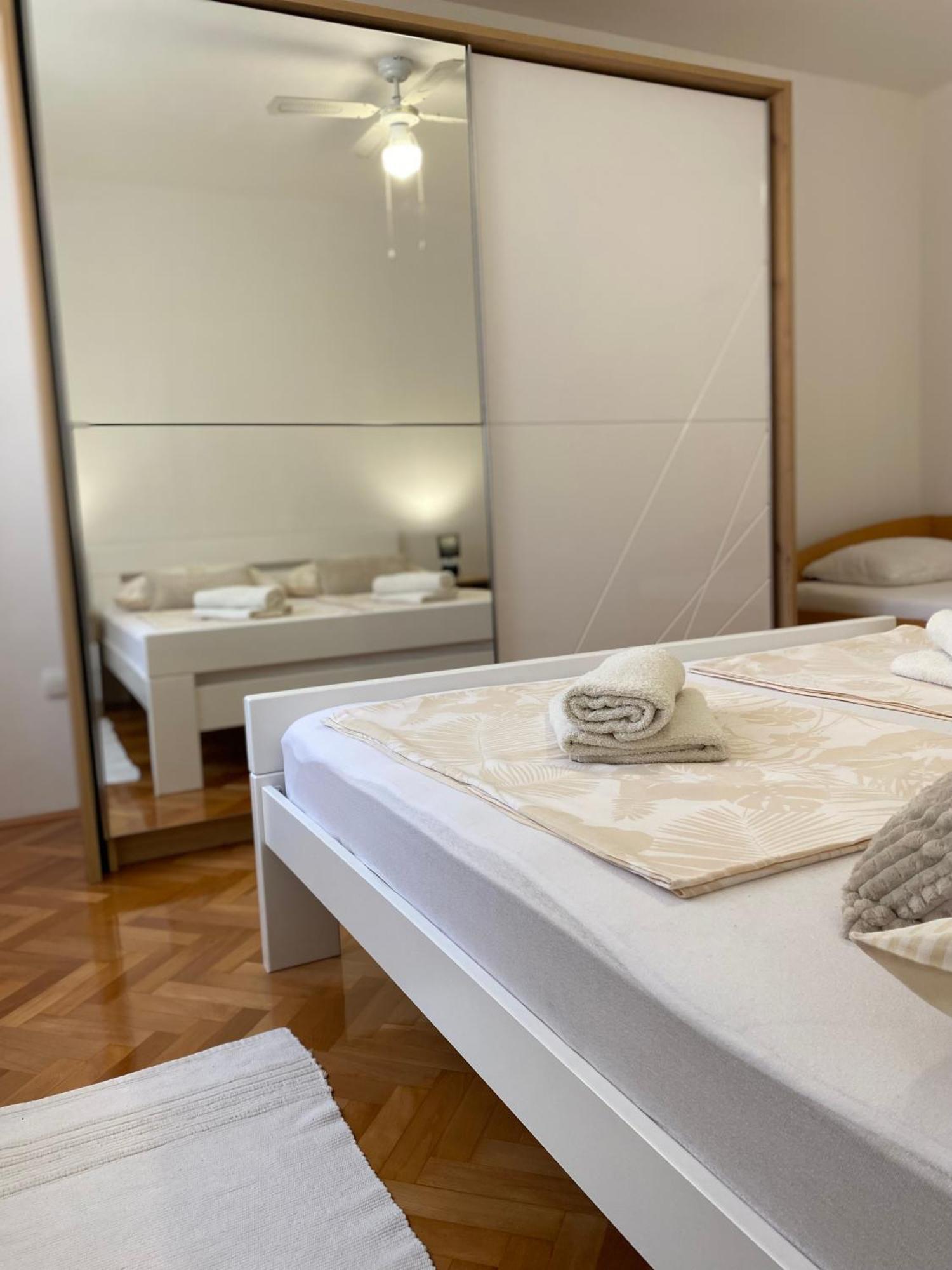 Charming Old Town Apartment 希贝尼克 外观 照片