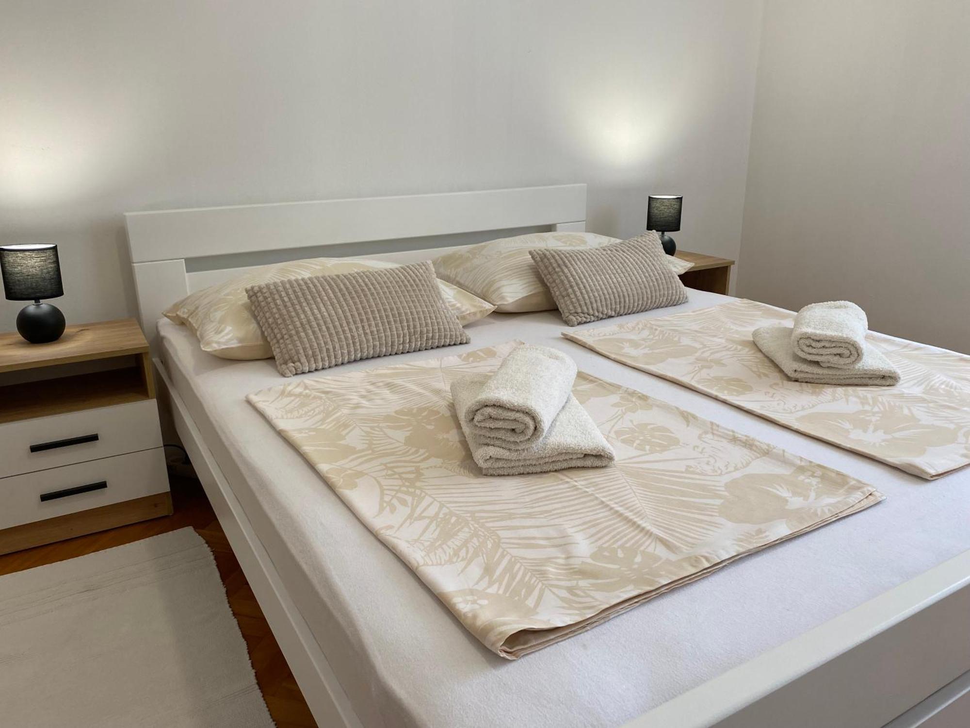 Charming Old Town Apartment 希贝尼克 外观 照片